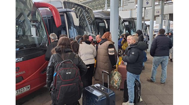 Софиянци тръгнаха към родните си места за празниците Снимка: Велислав Николов