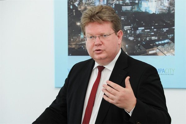 Д-р Арнд Нойхаус, председател на борда на директорите на РВЕ - Германия