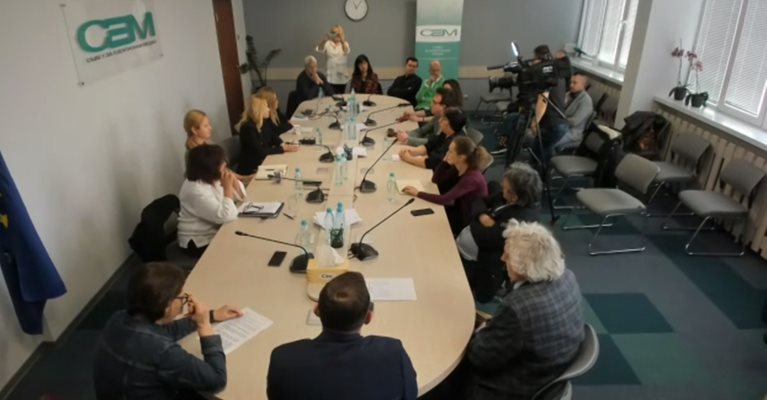 Членовете на СЕМ и гостите по време на дискусията "Проблем ли е автоцензурата в българската журналистика?"
СНИМКА: Авторът