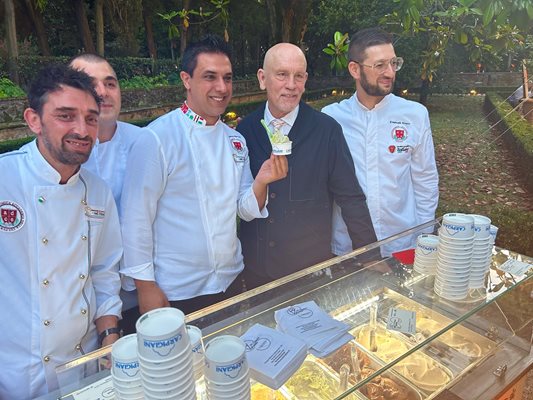 Малкович с италиански майстори на сладолед Снимка: Виолина Христова