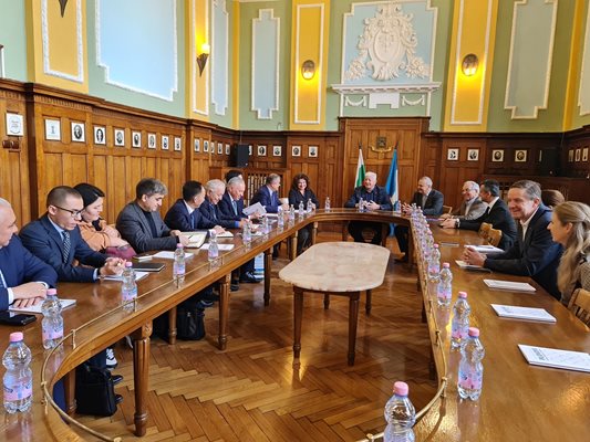Кметът Здравко Димитров посрещна делегацията от Узбекистан.