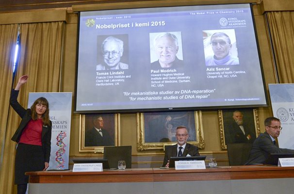 Нобеловият комитет обявява носителите на наградата.