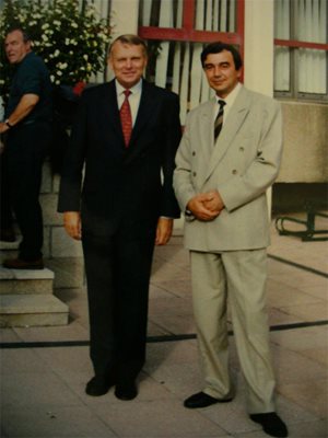 Бившият кмет на Казанлък Иван Гороломов - вдясно се среща през октомври 1996 г. с Жан-Марк Еро, който по това време е областен управител на Нант.