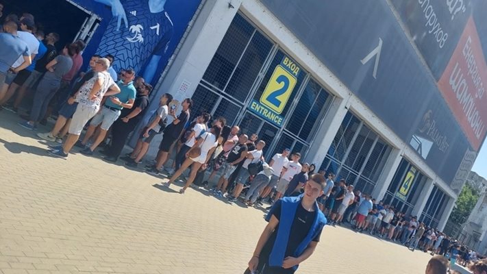 "Левски" разпродаде билетите за "Шкупи" за минути