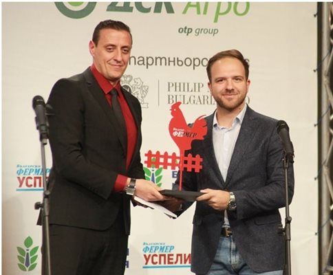 Антон Тотев през 2018 г. получи наградата в категория “Агроинвеститор” в най-престижния конкурс у нас “Агробизнесмен на годината”, организиран от “Български фермер” и “24 часа”.