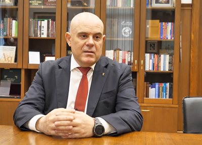 Иван Гешев: Когато прокуратурата в Европа разследва канцлер, той си подава оставката, а у нас нарушаваш закон и ставаш канцлер (Видео)