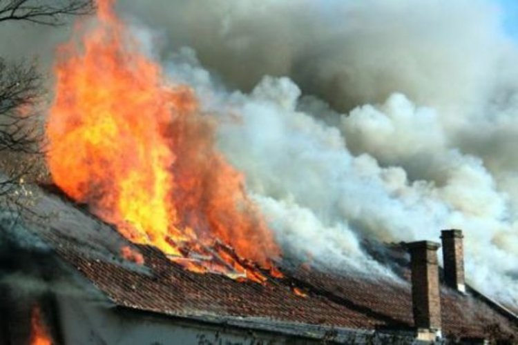 Подпалиха с коктейл "Молотов" къща във Врачанско