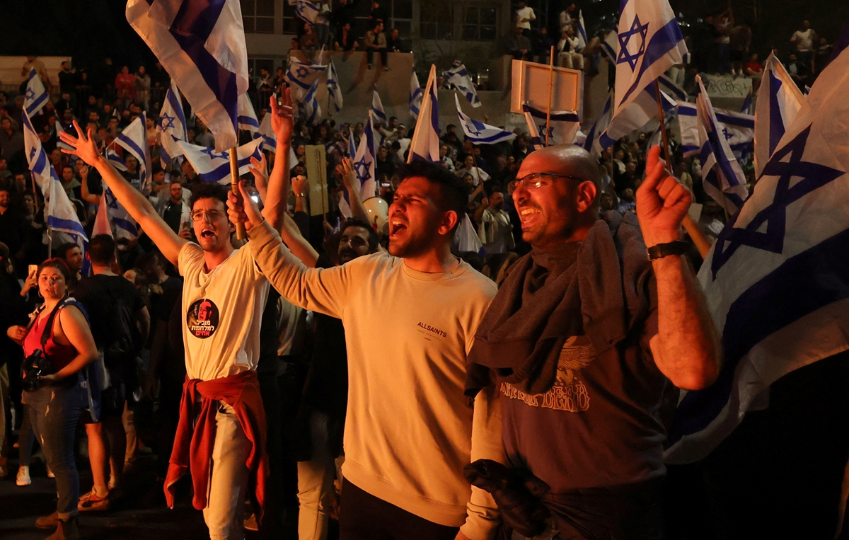 Израел яростно се опълчи на Нетаняху,  който с твърда ръка ще отнема права (Обзор)