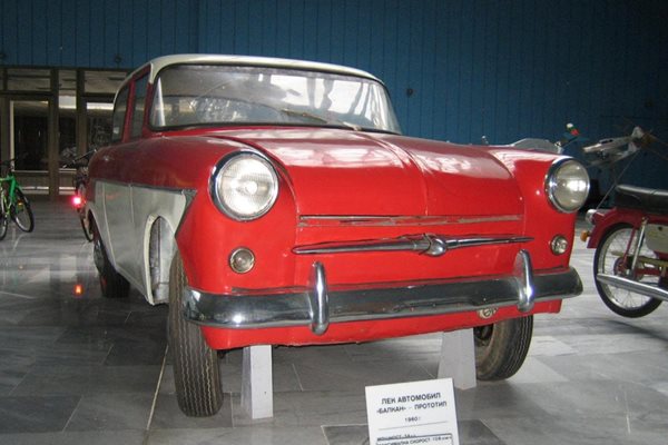 През 1960 г. на Пловдивския панаир е показан първият български автомобил “Балкан 1200”.