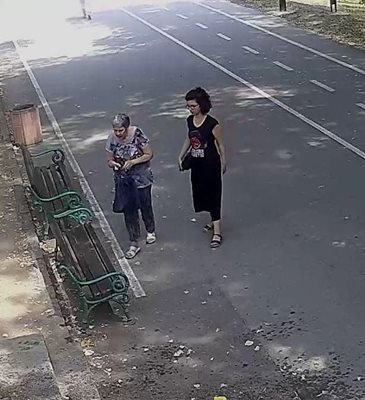 Двете жени, които полицията търси.