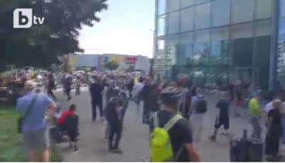 Евакуацията в мола
Кадър: бТВ