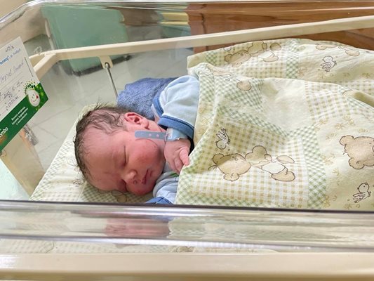 Първото бебе на община "Родопи" за годината Любослав.