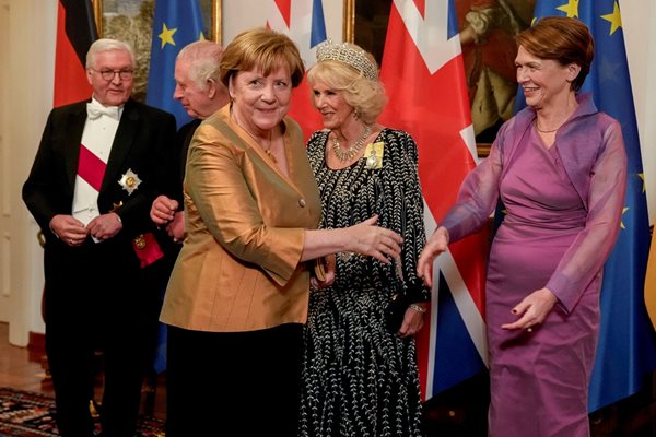 Бившият канцлер Ангела Меркел също посрещна гостите