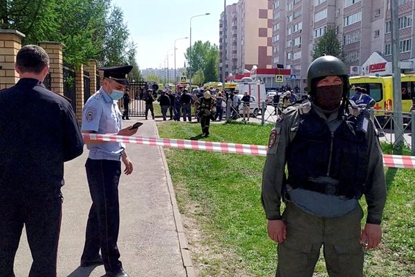 Местопроизшествието на стрелбата в Казан, Русия Снимки: Ройтерс