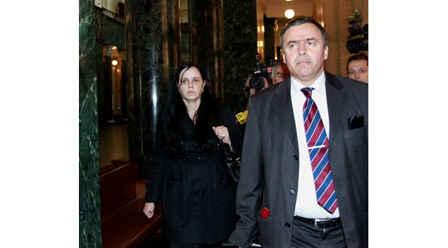 Емилия Ковачева с адвоката си Владислав Янев в съда.