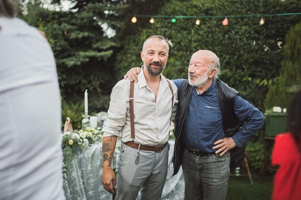 Георги Чапкънов заедно със сина си Тодор на сватбата му