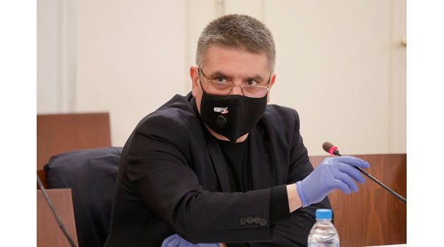 Правосъдният министър Данаил Кирилов участва в заседанието на правната комисия.