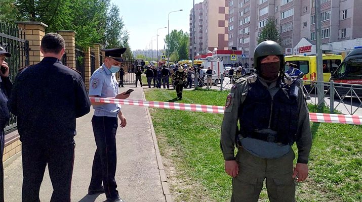 Местопроизшествието на стрелбата в Казан, Русия Снимки: Ройтерс