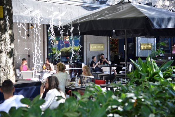 Вторият в света бар-ресторант DSQUARED2 Cocktails & Lounge in Sofia 

СНИМКИ: ЙОРДАН СИМЕОНОВ
