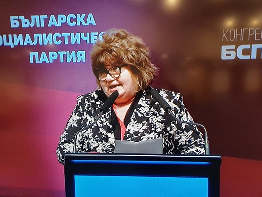 Емилия Желиева от Лясковец поиска конгресът да не приема оставката на Нинова