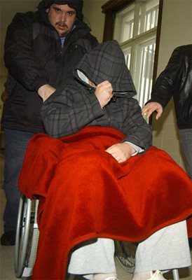 Йосифов идваше в инвалидна количка на заседанията в Софийския градски съд. 
СНИМКА: ГЕРГАНА ВУТОВА