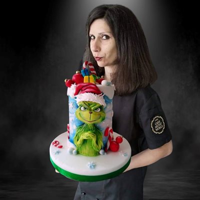 Биляна Доневска с авторска торта на Гринч