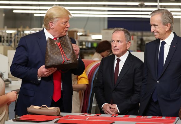 Арно откри завод за чанти в САЩ, а на церемонията присъства лично президентът Тръмп.