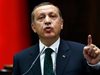 Турският президент се озъби на САЩ, че предизвикват касапница в региона, като не признават сирийските кюрдски организации за терористи.
„Хей, Америка... След като не ги признахте (за терористични групировки), регионът се превърна в басейн от кръв”, изригна Реджеп Ердоган, визирайки 