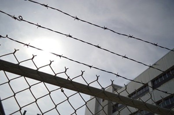Ню Йорк ограничава изпращането на пакети от семействата на затворници, за да спре контрабандата на дрога