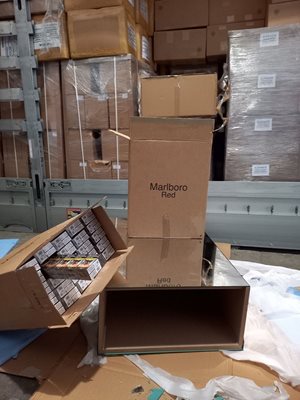 Задържаха 30 хил. кутии контрабандни цигари в мебели на ГКПП Лесово
СНИМКА: Агенция "Митници"