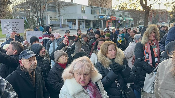 Участниците в акцията са категорични, че ще бранят паметника Альоша.