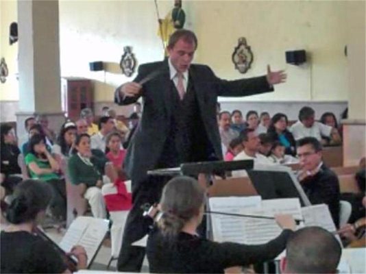 Българинът дирижира младежкия оркестър на щата Мексико.
СНИМКИ: ЛИЧЕН АРХИВ
