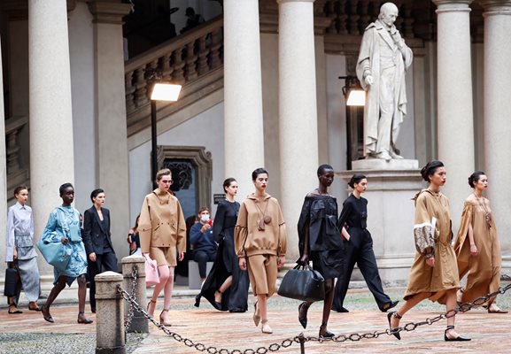 В Бутикът на емблематичния  италиански бранд MaxMara може да  намерите актуални предложения от модния подиум в Милано.