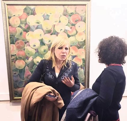 Зам.кметът Диана Саватева /в ляво/  определи изложбата като едно от най-значимите събития в културния календар на Бургас през 2023 г.