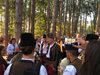 Цветанов отново сложи българска носия на фестивала в Жеравна (Снимки)