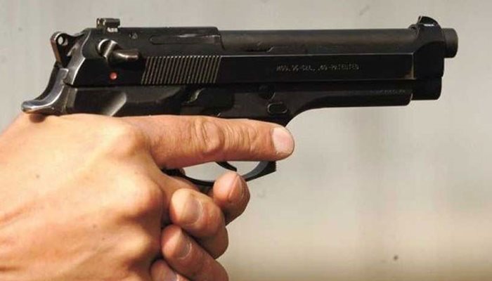 Мъж влезе с пистолет в бензиностанция във Варна, поиска оборота от служителка