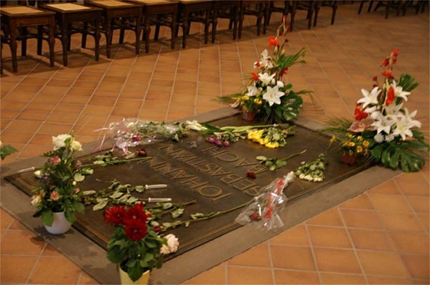Надгробната плоча на Бах в църквата “Свети Томас”.