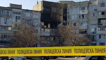 Хората от взривения блок във Варна сигурни, че е отмъщение (Снимки)