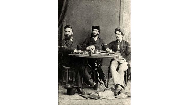 БУНТОВНИЦИ: Великият революционер заедно с Никола Славков и Иван Драсов в Румъния.