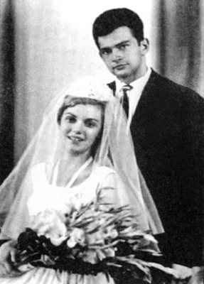 4 август 1963 г. - току-що навършили 20 години, Георги и Величка стават семейство Аспарухови. СНИМКА: ЛИЧЕН АРХИВ, СПЕЦИАЛНО ЗА "24 ЧАСА"