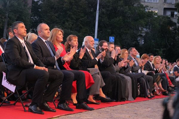 Сред гостите на концерта на Соня Йончева и Пласидо Доминго са президентската двойка Румен и Десислава Радеви.