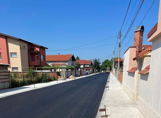 Поредните улици в Раковски грейнаха с нов асфалт.
