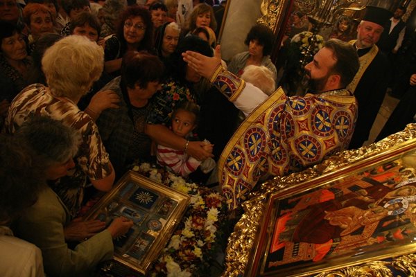 Копието на Богородица Всецарица, което Йордан Цонев дари на пловдивската епархия.