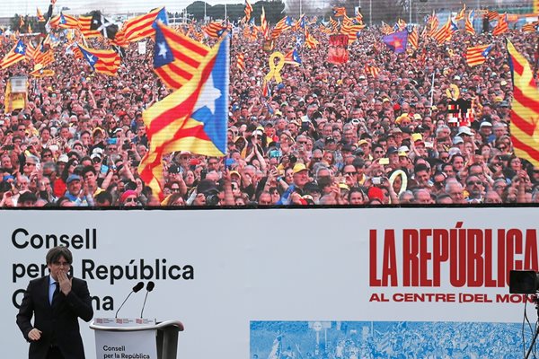 Десетки хиляди каталунски сепаратисти на митинг във Франция (Снимки)