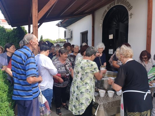 Коматевци чакат за паница агнешки курбан от ГЕРБ.