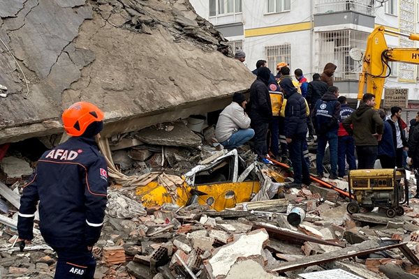 Вадят жертвите на щетите от земетресението в Турция на 06.02.2023 г.