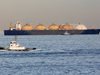 Танкер с втечнен газ, плаващ под панамски флаг, гори край бреговете на Иран