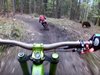Мечка гони велосипедисти в парк в Словакия (видео)