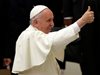 Папата призова да се учим на човечност и състрадание от разказите на бежанците