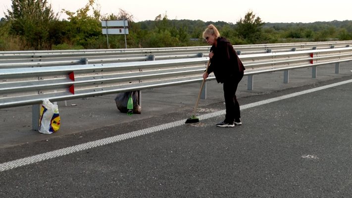 Протестиращите се грижат старателно за чистотата в района на блокадата.
Снимка: Ваньо Стоилов